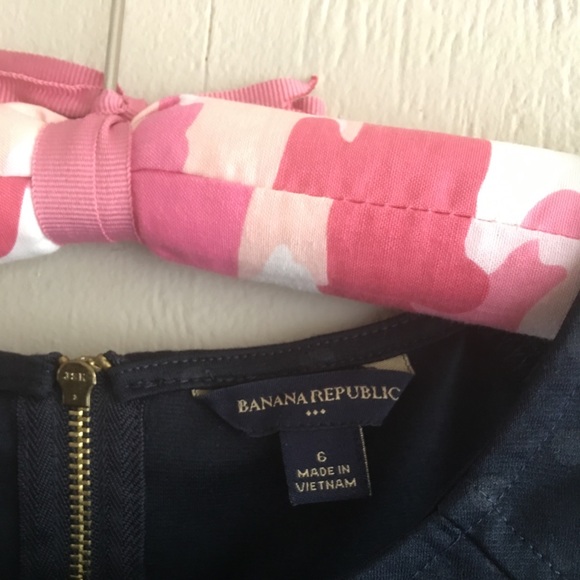 Banana Republic navy sleeveless blouse - Picture 2 of 4